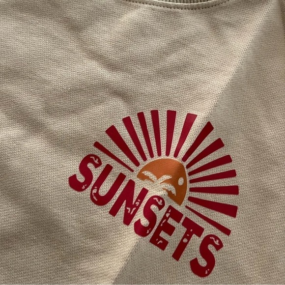 Forever Chasing Sunsets Beige Women’s Crew Neck Sweater Size Medium New - Picture 4 of 5